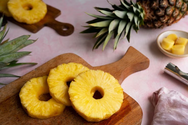 manfaat nanas, nanas untuk kolesterol, buah penurun kolesterol alami, cara menurunkan kolesterol, manfaat bromelain, makanan sehat untuk jantung, vitamin C alami, buah untuk bunda muda.